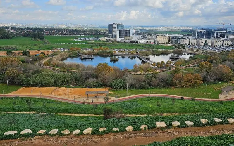 פארק האגם בהוד השרון